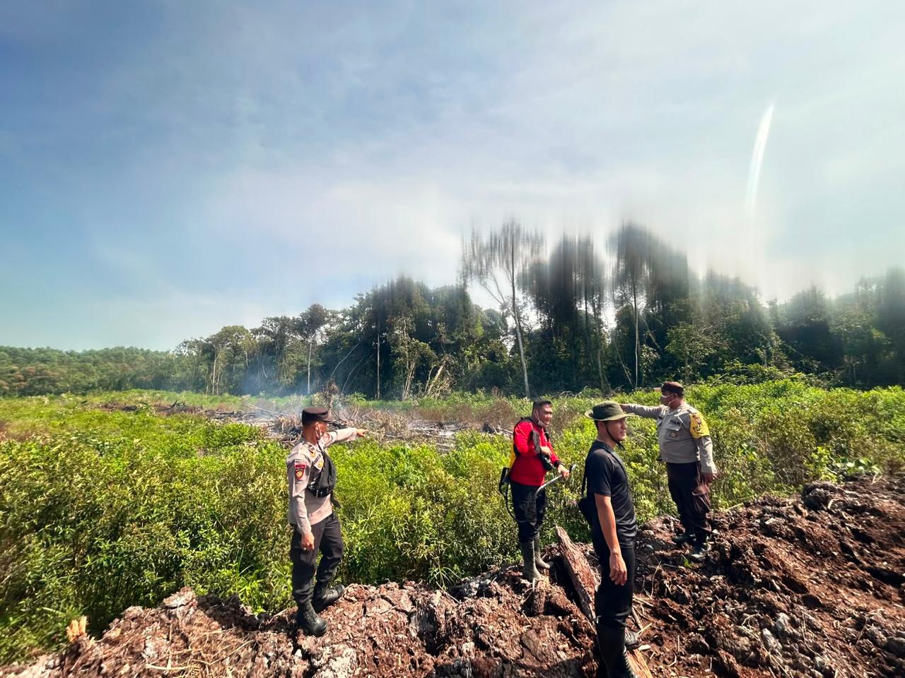 Patroli dan Ground Check Tititk Api ( Hot Spot)di wilayah Kecamatan Singkawang Timur
