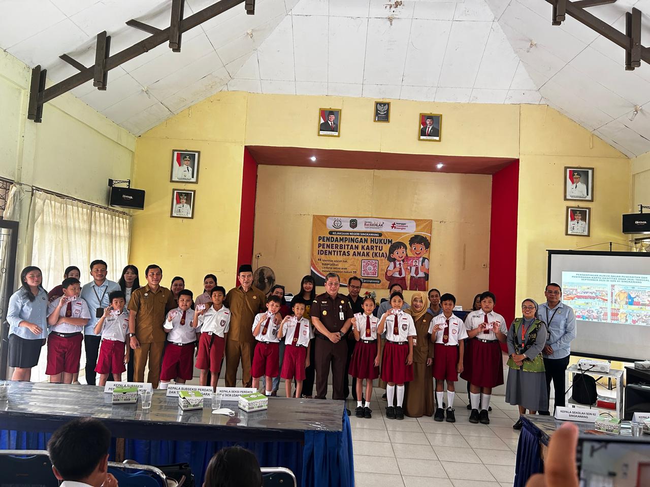 Pembagian Kartu Identitas Anak (KIA)